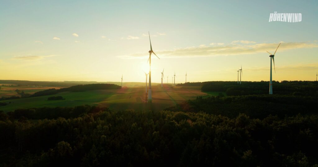 Windkraftanlagen in der Abendsonne